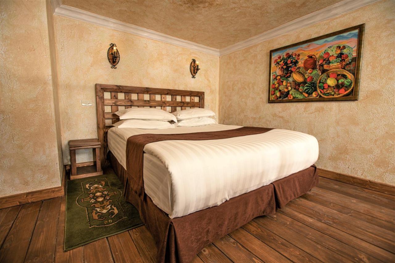 Caucasus Hotel Kasagh Dış mekan fotoğraf A room at the hotel