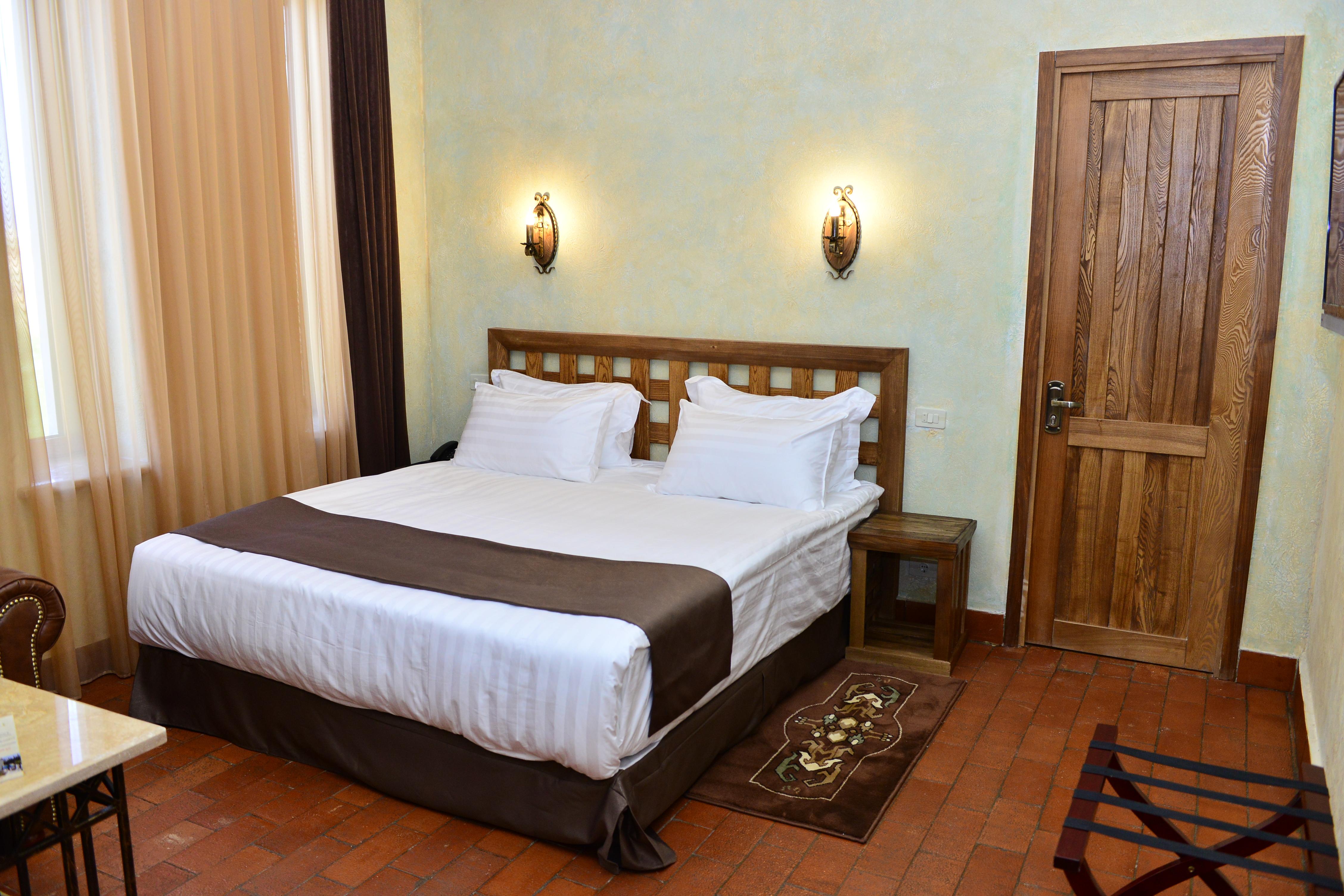 Caucasus Hotel Kasagh Dış mekan fotoğraf A bedroom at the hotel