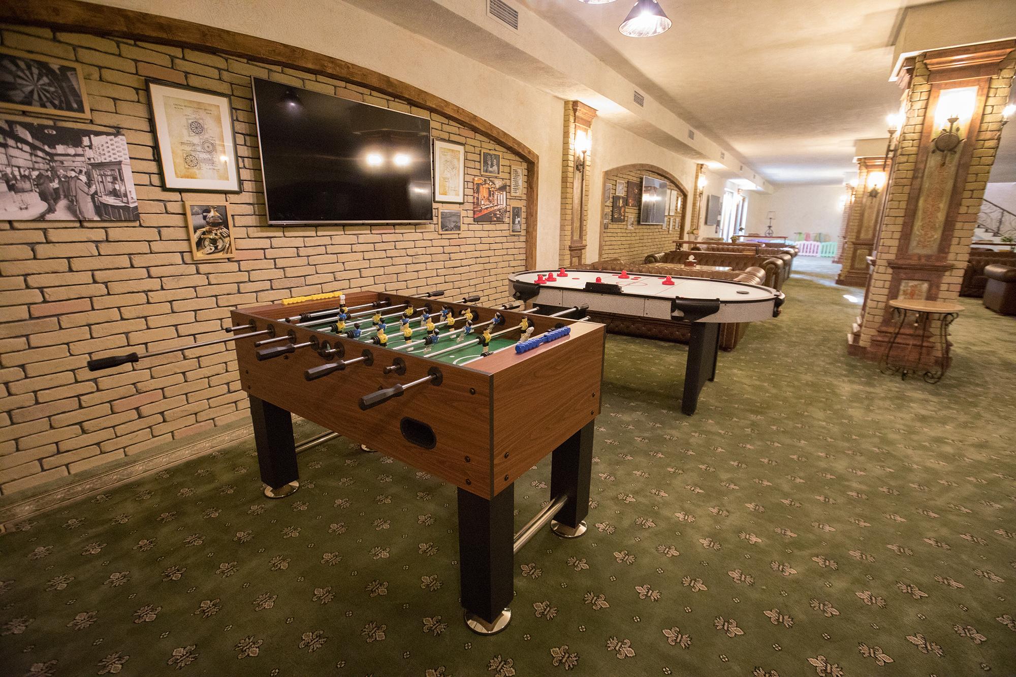 Caucasus Hotel Kasagh Dış mekan fotoğraf The game table at the 2016 G7 summit